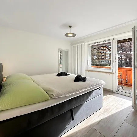 Eagle With Splendid And Direct View Of The Matterhorn דירה צרמט